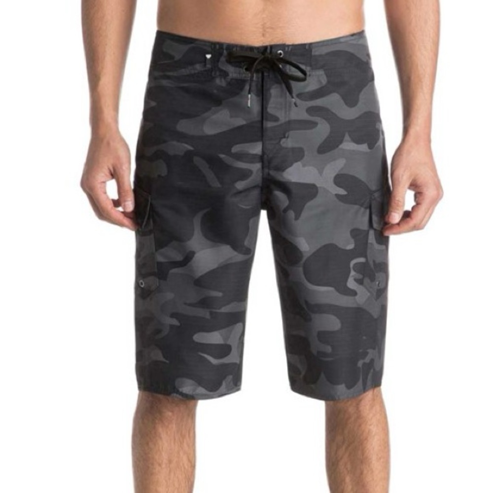 Quicksilver Manic Camo 22" Boardshorts Black/Silver Camouflage size 40